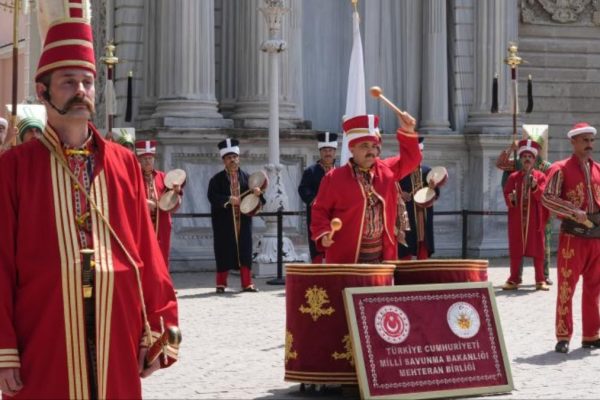 Milli Saraylar’da Tarihi Ezgiler Yükseliyor: Mehteran Gösterileri Ziyaretçileri Büyüleyecek